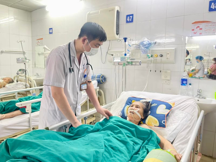 Từ cõi chết trở về, cụ bà 73 tuổi nhồi máu cơ tim hồi phục ngoạn mục - Ảnh BVCC