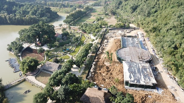 Công trình xây dựng trái phép, xâm phạm đến vùng lõi của Di sản Tràng An của Công ty TNHH MTV Cuộc sống Ninh Bình (tại thôn Văn Lâm, xã Ninh Hải, huyện Hoa Lư, Ninh Bình). Ảnh: Nguyễn Chung/Đại Đoàn Kết.