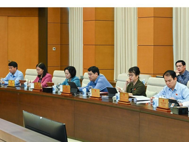 Ủy ban Thường vụ Quốc hội cho ý kiến chuẩn bị kỳ họp thứ tư