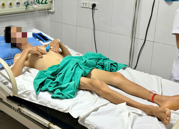 Bệnh nhân hiện đối mặt với nhiều nguy cơ nghiêm trọng, trong đó có khả năng mắc hội chứng nuôi ăn lại - Ảnh BVCC