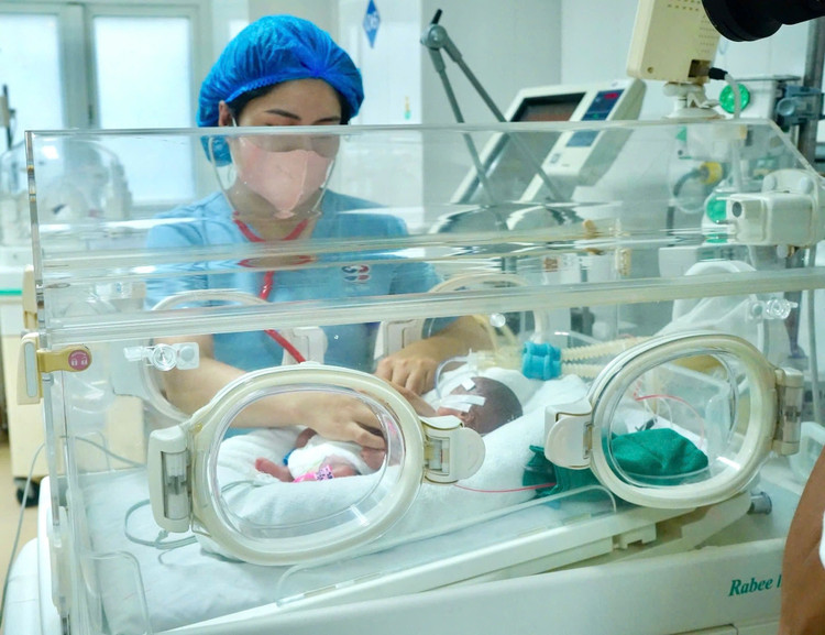 Chăm sóc trẻ sinh non - Ảnh minh họa