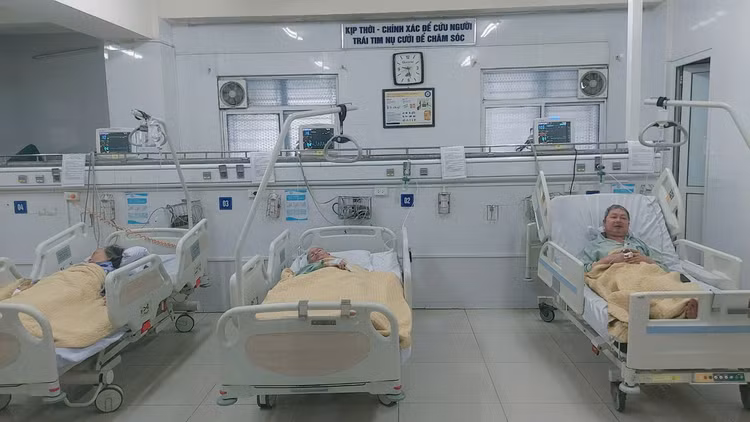 Các bệnh nhân bị biến chứng đái tháo đường điều trị tại Bệnh viện Nội tiết TƯ - Ảnh BVCC