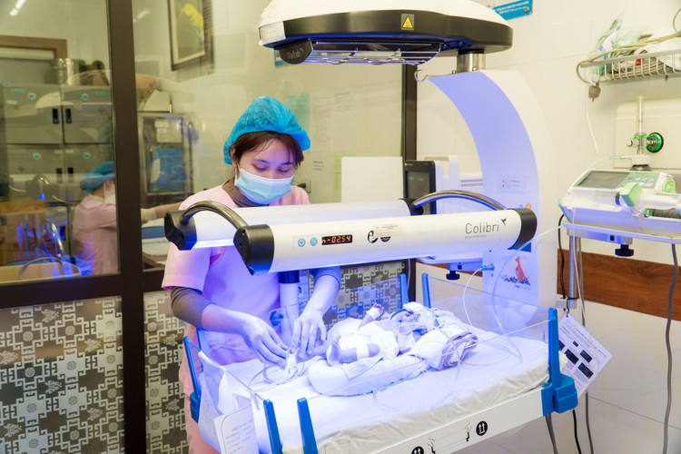 Chăm sóc cho trẻ sau sinh - Ảnh BVCC Chăm sóc cho trẻ sau sinh - Ảnh BVCC