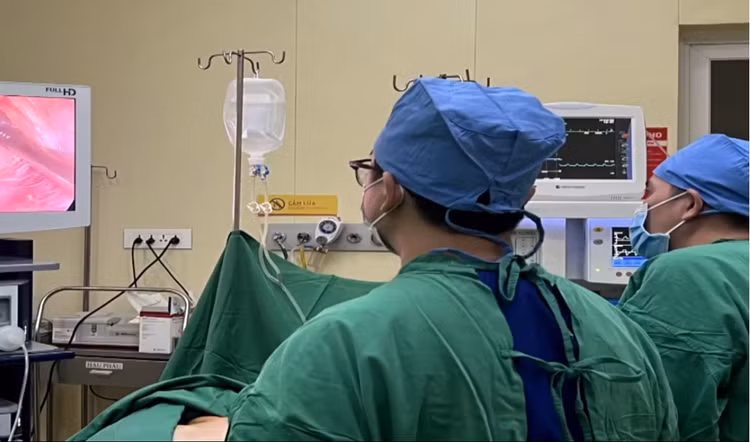 Ca phẫu thuật cho bệnh nhân - Ảnh chụp từ màn hình