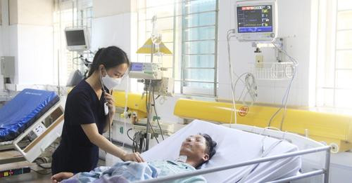 Bệnh nhân nhiễm khuẩn Vibrio vulnificus được cấp cứu điều trị thoát nguy kịch tại Bệnh viện Bãi Cháy