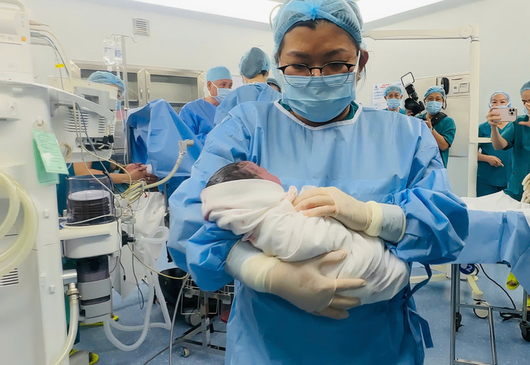 Cứu sống thai nhi bị suy tim bào thai nặng ảnh 2