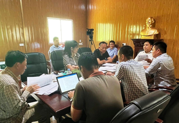 Ngay sau khi nhận được chỉ đạo, Sở Tài nguyên và Môi trường Nghệ An chủ trì, phối hợp UBND huyện Quỳ Hợp, UBND các xã Châu Thành, Châu Hồng và Công ty TNHH thiếc Hà An kiểm tra, xác minh nguyên nhân khiến nước suối Nậm Huống chuyển màu sẫm, cá chết bất thường.