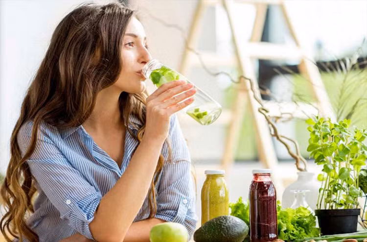 Uống nhiều nước giúp cơ thể thải độc - Ảnh minh họa Uống nhiều nước giúp cơ thể thải độc - Ảnh minh họa