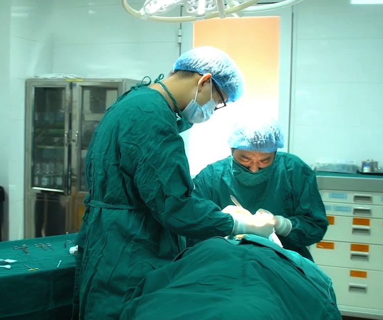 Điều trị cho bệnh nhân tại bệnh viện Da liễu TƯ