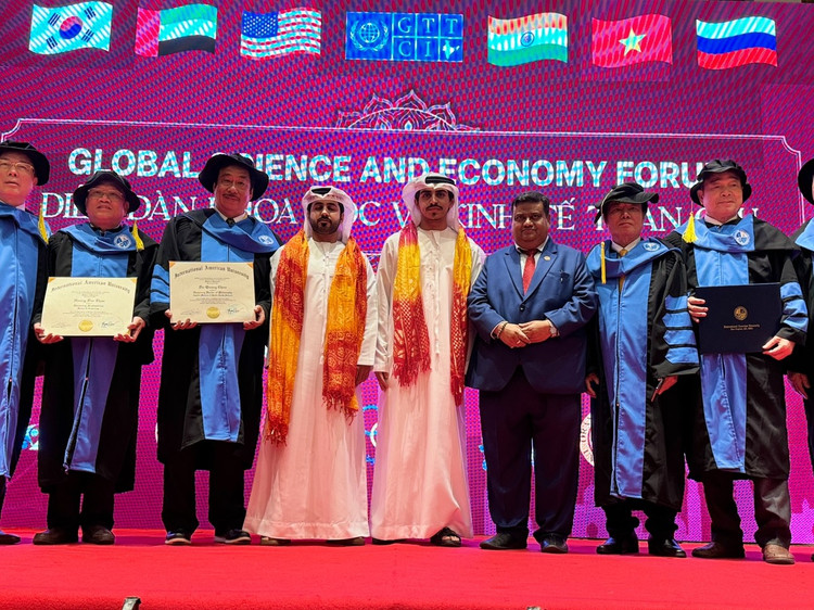 Ngài SHAIKH SAQR MAJED SALEM MOHAMMED ALQASIMI Hoàng Tử Điện Hạ Tiểu Vương Quốc RASAL KHEMA tới tham dự sự kiện Diễn Đàn Khoa học và Kinh Tế Toàn Cầu - DUBAI 23/ 04/ 2024