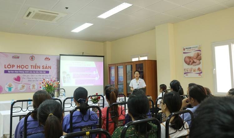 Tư vấn cho phụ nữ mang thai tại bệnh viện - Ảnh BVCC