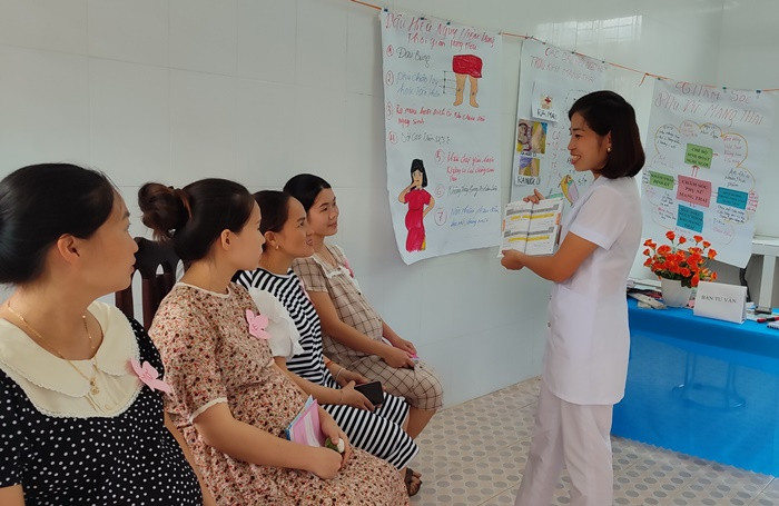 Tổ chức truyền thông về chăm sóc sức khỏe bà mẹ trẻ em