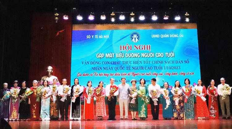 Hội nghị tuyên dương người cao tuổi ở Hà Nội