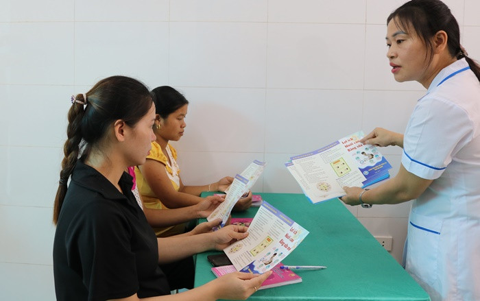 100% phụ nữ đang mang thai tại Trạm Y tế xã Ngọc Sơn được theo dõi qua Sổ hồng và được tư vấn sức khoẻ từ cán bộ y tế Trạm