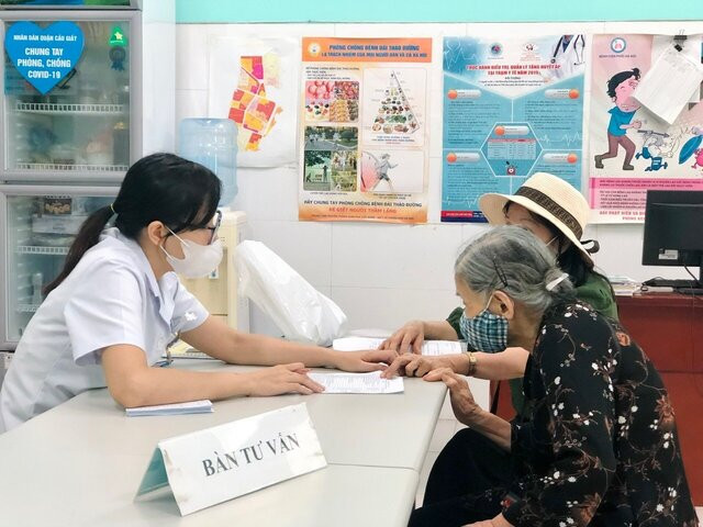 Tư vấn cho người cao tuổi tại quận Cầu giấy