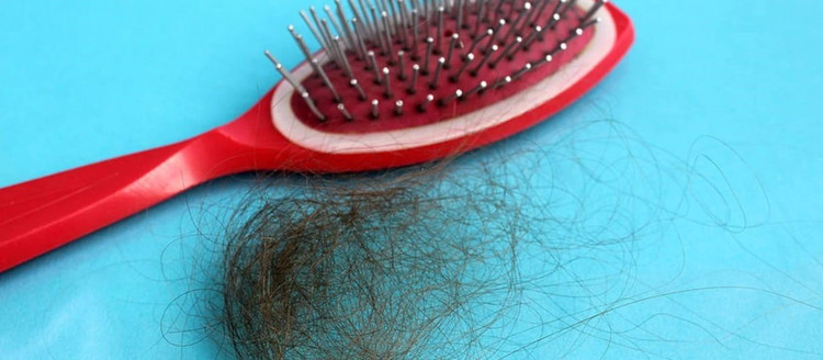 Rụng tóc do bệnh tuyến giáp - Ảnh minh họa