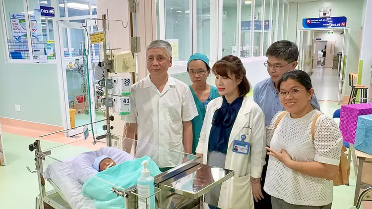 Niềm vui vỡ òa khi bé ra đời - Ảnh BVCC