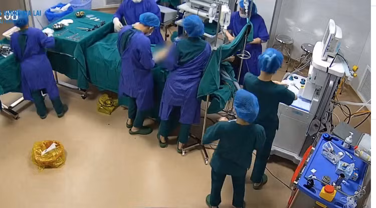 Ca phẫu thuật mổ cho bệnh nhân - Ảnh cắt từ video