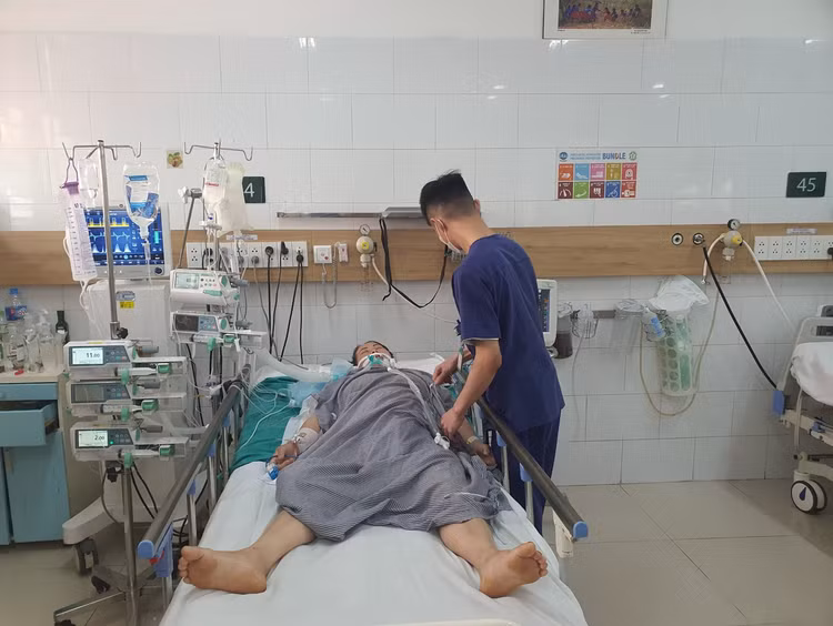 Bệnh nhân ngộ độc lá ngón, tổn thương mất não