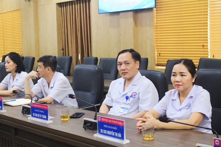 Bác sĩ học phương pháp “tác động cột sống- chữa bệnh không dùng thuốc” ảnh 2 Bác sĩ học phương pháp “tác động cột sống- chữa bệnh không dùng thuốc” ảnh 2