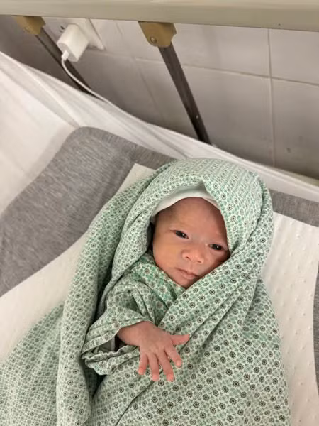 Hành trình phi thường của bé gái 1,1 kg được điều trị từ trong bào thai ảnh 1