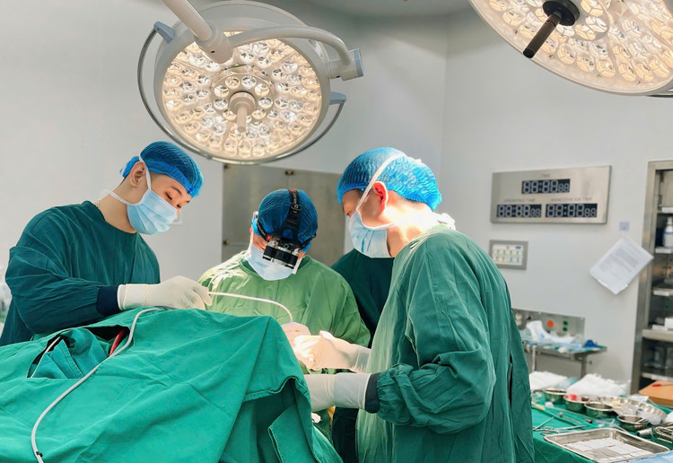 Ca phẫu thuật cho bệnh nhân - Ảnh BVCC Ca phẫu thuật cho bệnh nhân - Ảnh BVCC