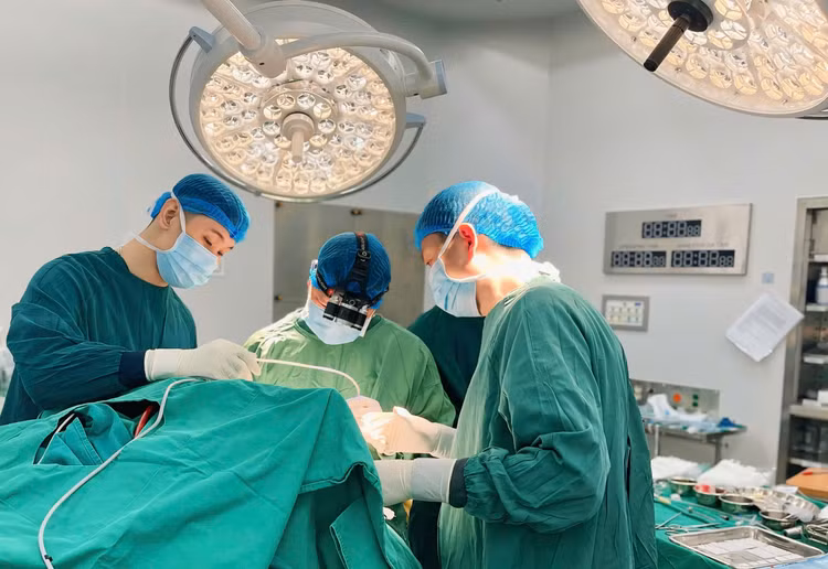 Ca phẫu thuật cho bệnh nhân - Ảnh BVCC Ca phẫu thuật cho bệnh nhân - Ảnh BVCC