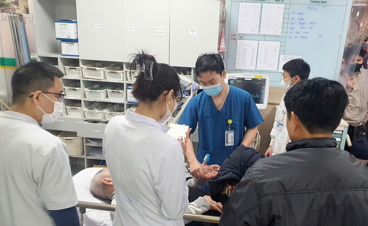 Cấp cứu cho bệnh nhân đột quỵ - Ảnh BVCC