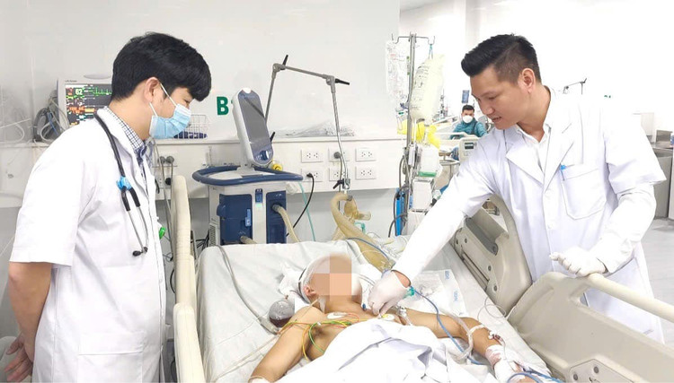 4 giờ đồng hồ căng thẳng phẫu thuật cho bệnh nhân - Ảnh BVCC