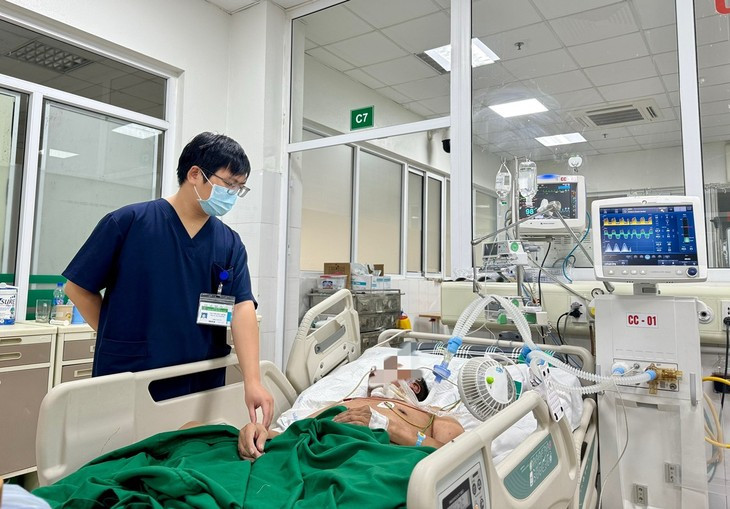 Bệnh nhân suy hô hấp do uốn ván - Ảnh BVCC Bệnh nhân suy hô hấp do uốn ván - Ảnh BVCC