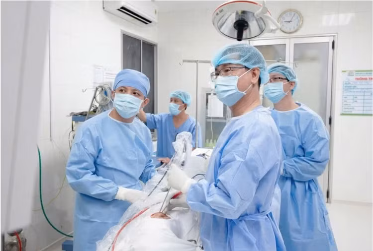 Ca phẫu thuật nội soi u nhầy xương bản vuông cho bệnh nhân - Ảnh BVCC