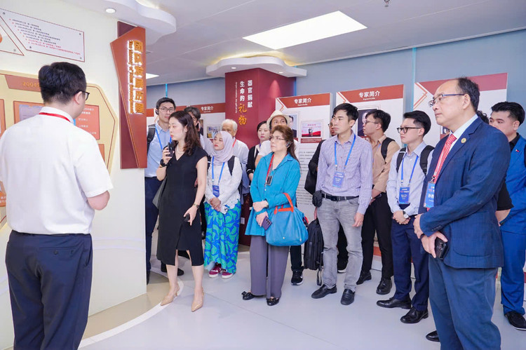 BSCKI Bùi Văn Dũng tham gia hội thảo về ghép tạng tại Nam Ninh, Trung Quốc