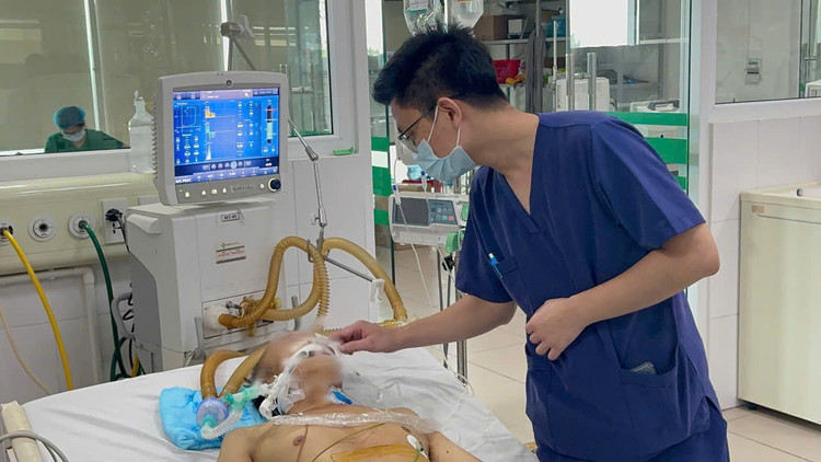 Đắp thuốc lá, người đàn ông nguy kịch do hoại tử vùng sinh dục, hậu môn ảnh 2 Đắp thuốc lá, người đàn ông nguy kịch do hoại tử vùng sinh dục, hậu môn ảnh 2