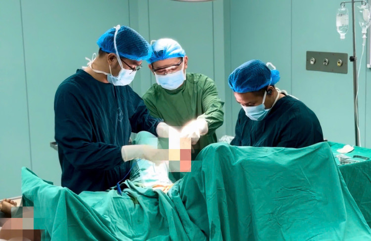 Ca phẫu thuật cho bệnh nhân - Ảnh minh họa Ca phẫu thuật cho bệnh nhân - Ảnh minh họa