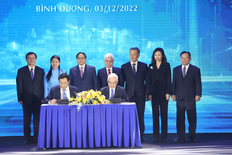 Thủ tướng chứng kiến Lễ ký thoả thuận hợp tác phát triển hệ sinh thái khởi nghiệp đổi mới sáng tạo và hỗ trợ chuyển đổi số