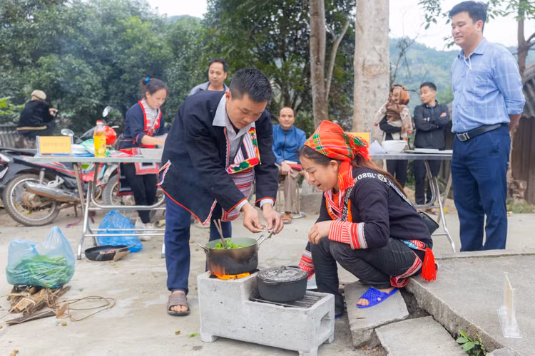 Các mẫu bếp được cải tiến giúp phụ nữ dân tộc thiểu số tiết kiệm thời gian nấu nướng, để có nhiều thời gian hơn chăm sóc cho bản thân và làm các công việc khác kiếm thêm thu nhập.