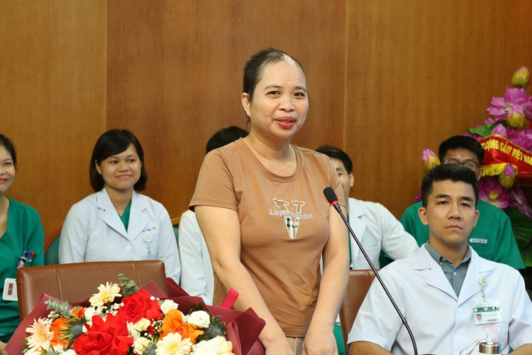 Nụ cười hạnh phúc của bệnh nhân sau gần 3 tháng vượt qua biến cố nguy hiểm