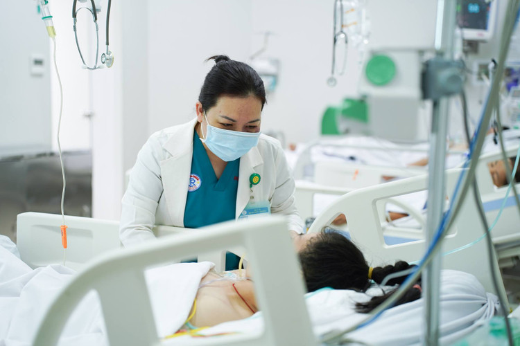 Nhiều người viêm não tự miễn do u quái buồng trứng