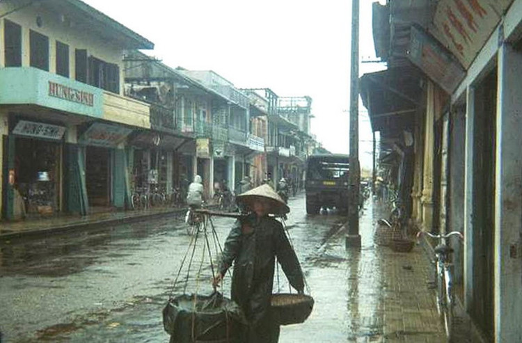 Đường phố Huế trong một ngày mưa.