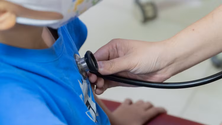 Bệnh phổi NTM thường khó chẩn đoán do tổn thương phổi tiến triển chậm