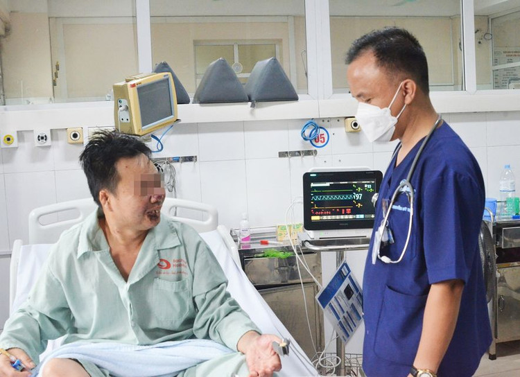Sau 8 ngày điều trị hồi sức tích cực, bệnh nhân đã thoát nguy kịch