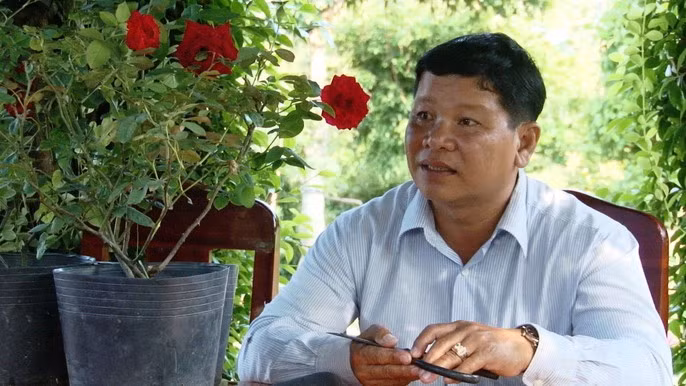 Du Xuân ngắm vườn hoa hồng lớn nhất miền Tây - Ảnh 1.