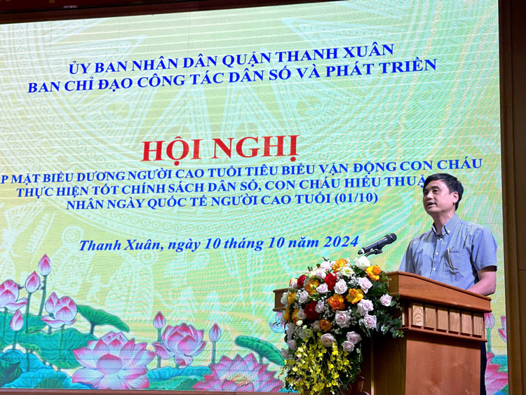 BS Vũ Duy Hưng, Chi cục trưởng Chi Cục Dân số kế hoạch hóa gia đình Hà Nội phát biểu tại Hội nghị