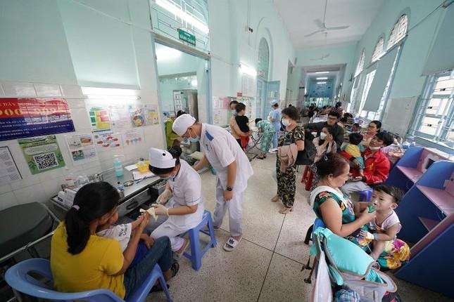 Quá tải bệnh nhi mắc bệnh đường hô hấp ảnh 1