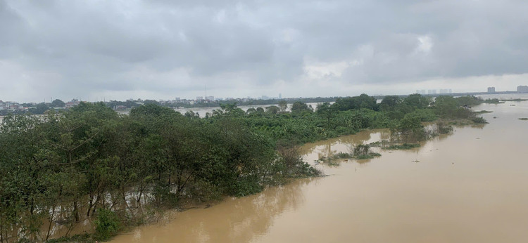 Nước sông hồng dâng cao - Ảnh Trần Hải