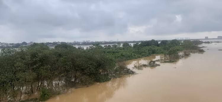 Nước sông hồng dâng cao - Ảnh Trần Hải