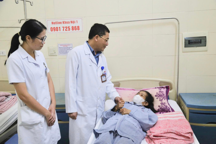 GS.TS Lê Văn Quảng, Giám đốc Bệnh viện K thăm hỏi