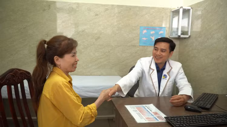 Bà Út Nhỏ khỏe mạnh sau 9 năm phẫu thuật, kết quả tái khám ghi nhận các chức năng ổn định - Ảnh BVCC