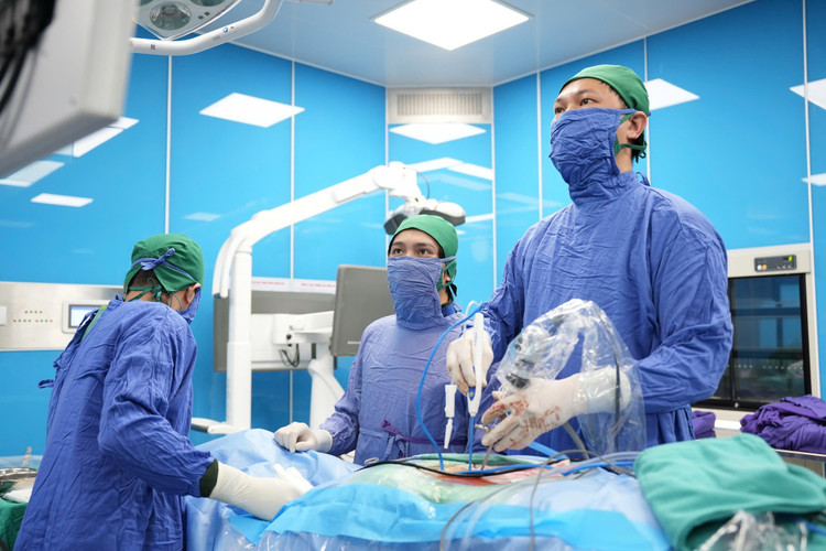 Nội soi điều trị thoát vị đĩa đệm tổn thương thần kinh, chèn ép tủy...- Ảnh BVCC