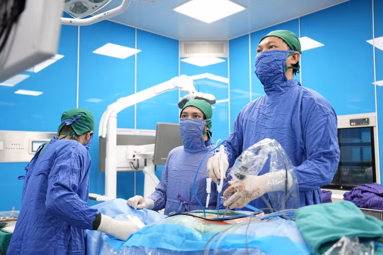 Nội soi điều trị thoát vị đĩa đệm tổn thương thần kinh, chèn ép tủy...- Ảnh BVCC